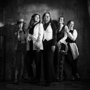 Hot Sisters - swingová dámská kapela 2026