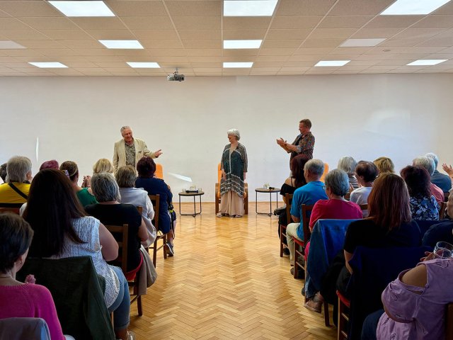 Petr Kostka a Carmen Mayerová s Alešem Cibulkou - Uhlířské Janovice - 1 2026